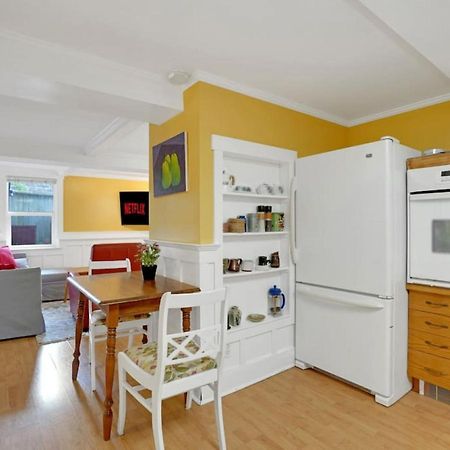 Artsy Private Guest Suite With Outdoor Saloon Vancouver Exteriör bild