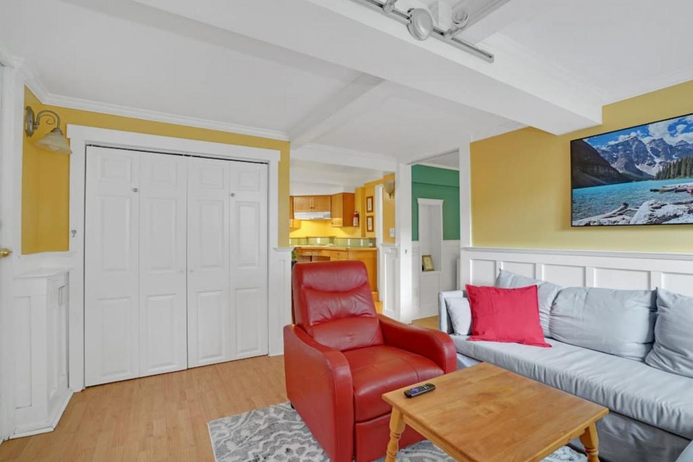 Artsy Private Guest Suite With Outdoor Saloon Vancouver Exteriör bild