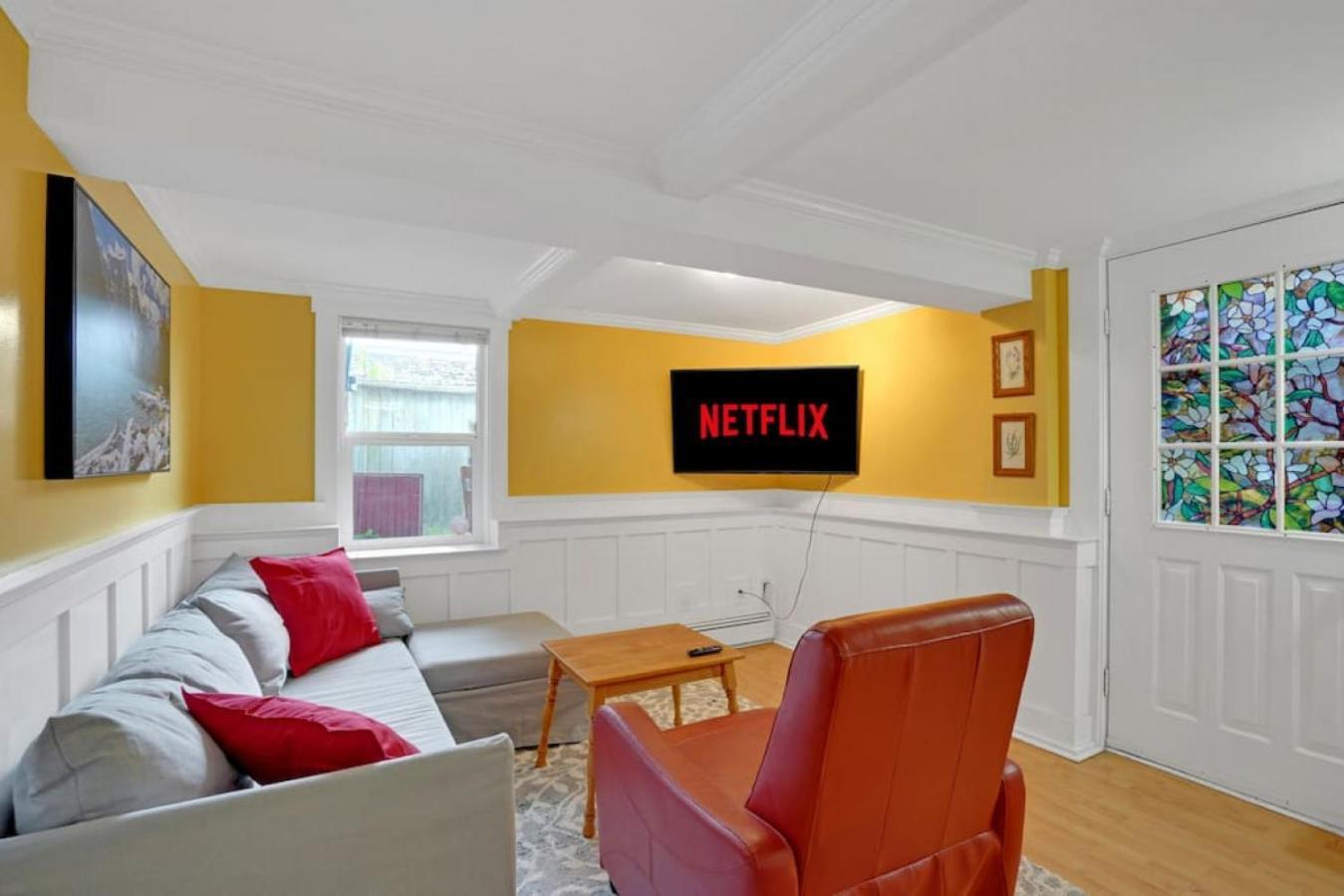 Artsy Private Guest Suite With Outdoor Saloon Vancouver Exteriör bild